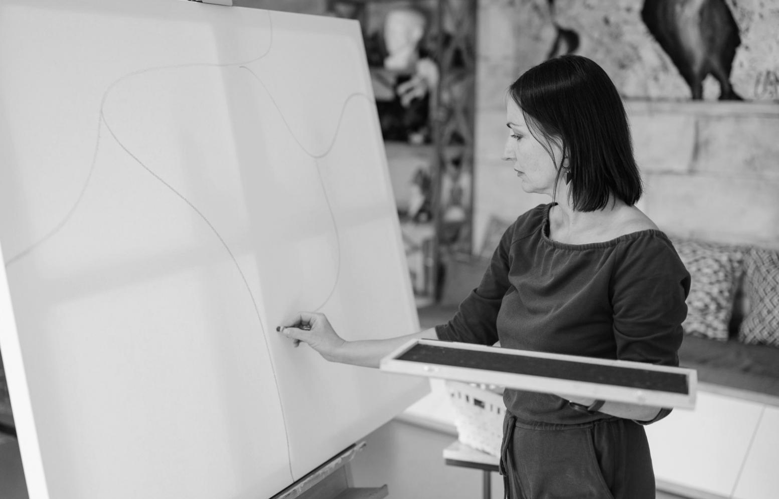 Internationale Studierende beim gemeinsamen Zeichenunterricht in Bremen